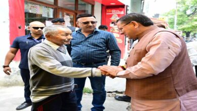 Uttarakhand News: सीएम धामी ने मौके पर जांची हेल्पलाइन शिकायत, लापरवाही पर जताई नाराजगी; समन्वय से काम पूरा करने के निर्देश……