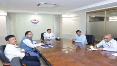 Uttarakhand News: भारत-नेपाल सीमा पर कनेक्टिविटी को मिलेगा बढ़ावा: सीएम धामी ने लैंड पोर्ट परियोजनाओं की समीक्षा की…..