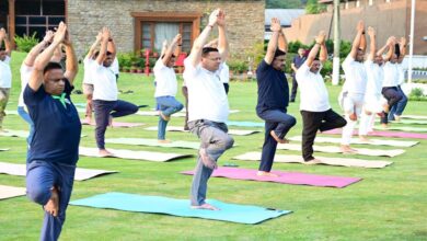 Uttarakhand News: अंतरराष्ट्रीय योग दिवस से पहले सीएम धामी ने किया योगाभ्यास, नियमित योग अपनाने का किया आह्वान….