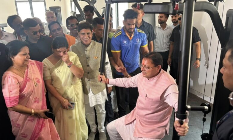 Roorkee: सीएम ने रुड़की को दिया स्पोर्ट्स कॉम्प्लेक्स का तोहफा, की एक्सरसाइज, बैडमिंटन पर भी आजमाया हाथ