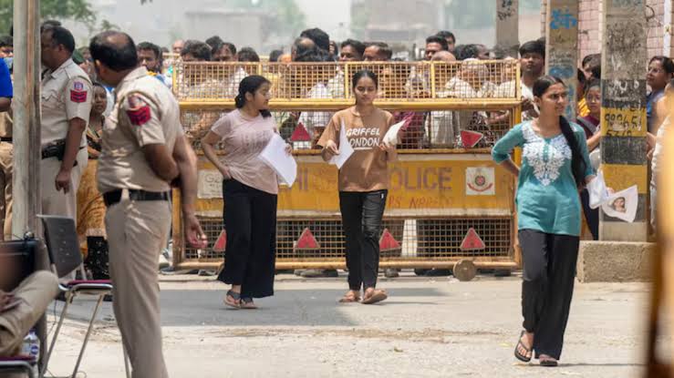 NEET अभ्यर्थियों के हित में बड़ा फैसला, सरकार देगी परीक्षा के लिए निशुल्क यात्रा सुविधा NEET अभ्यर्थियों के हित में बड़ा फैसला, सरकार देगी परीक्षा के लिए निशुल्क यात्रा सुविधा