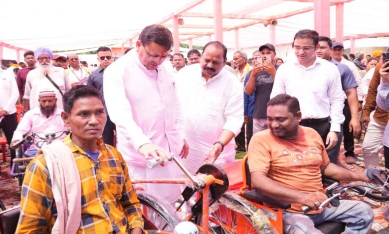 Uttarakhand News: ‘जन-जन की सरकार, मुख्य सेवक आपके द्वार’ कार्यक्रम में बोले CM धामी, कहा- सरकारी योजनाओं ने बदली करोड़ों लोगों की जिंदगी…. Uttarakhand News: ‘जन-जन की सरकार, मुख्य सेवक आपके द्वार’ कार्यक्रम में बोले CM धामी, कहा- सरकारी योजनाओं ने बदली करोड़ों लोगों की जिंदगी….