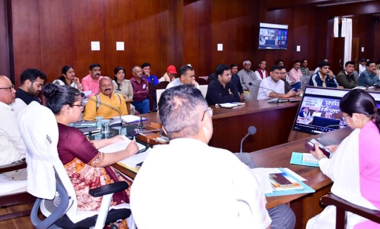जनसुनवाई में डीएम ने सुनीं 38 शिकायतें, समयबद्ध निस्तारण के दिए निर्देश,भ्रष्टाचार पर जीरो टॉलरेंस, गड्ढामुक्त सड़कें सरकार की सर्वोच्च प्राथमिकता : जिलाधिकारी अपूर्वा पाण्डे…