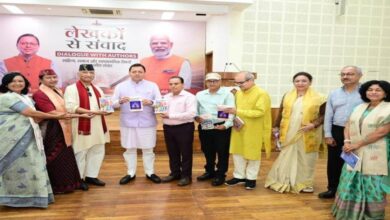 Uttarakhand News: उत्तराखंड में साहित्य को मिलेगा नया आयाम: लेखकों-साहित्यकारों से संवाद के बीच सीएम धामी ने दो साहित्य ग्राम बनाने की तैयारी का किया ऐलान….