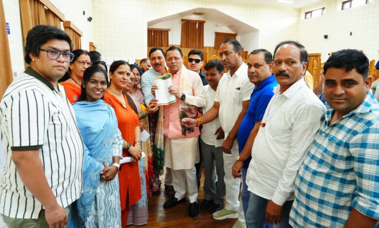 जनसुनवाई में सीएम धामी के सख्त निर्देश, हर शिकायत का समय पर हो समाधान जनसुनवाई में सीएम धामी के सख्त निर्देश, हर शिकायत का समय पर हो समाधान