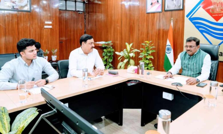 Uttarakhand News- मुख्य सचिव आनन्द बर्द्धन का बड़ा निर्देश: पौड़ी को नियमित हवाई सेवा से जोड़ें, पराग फार्म में बने एविएशन एकेडमी…. Uttarakhand News- मुख्य सचिव आनन्द बर्द्धन का बड़ा निर्देश: पौड़ी को नियमित हवाई सेवा से जोड़ें, पराग फार्म में बने एविएशन एकेडमी….