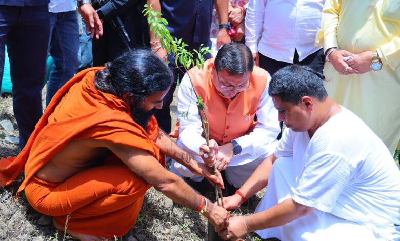 Uttarakhand News- हरेला पर्व: CM धामी ने किया पौधरोपण, दिया हरित उत्तराखण्ड और पर्यावरण संरक्षण का संदेश…..