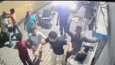स्कूटी को टक्कर मार तलवार-खुखरी से दी जान से मारने की धमकी।