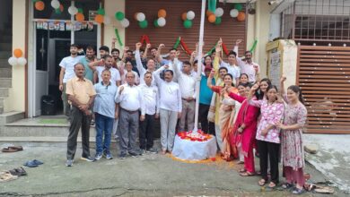 कमांडो स्टडी लाइब्रेरी में पूर्व पैरा कमांडो सुमन भंडारी ने फहराया तिरंगा, युवाओं को दिया देशसेवा का संदेश