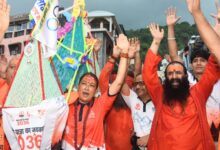 हरकी पैड़ी से कांवड़ लेकर 22 किमी पैदल निकलीं खेल मंत्री रेखा आर्या, दो संकल्पों के साथ शुरू की शिव यात्रा