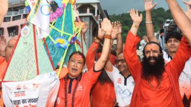 हरकी पैड़ी से कांवड़ लेकर 22 किमी पैदल निकलीं खेल मंत्री रेखा आर्या, दो संकल्पों के साथ शुरू की शिव यात्रा