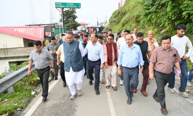 सुवाखोली में प्रस्तावित बिजली घर के चयनित भूमि का स्थलीय निरीक्षण करते कैबिनेट मंत्री गणेश जोशी सुवाखोली में प्रस्तावित बिजली घर के चयनित भूमि का स्थलीय निरीक्षण करते कैबिनेट मंत्री गणेश जोशी