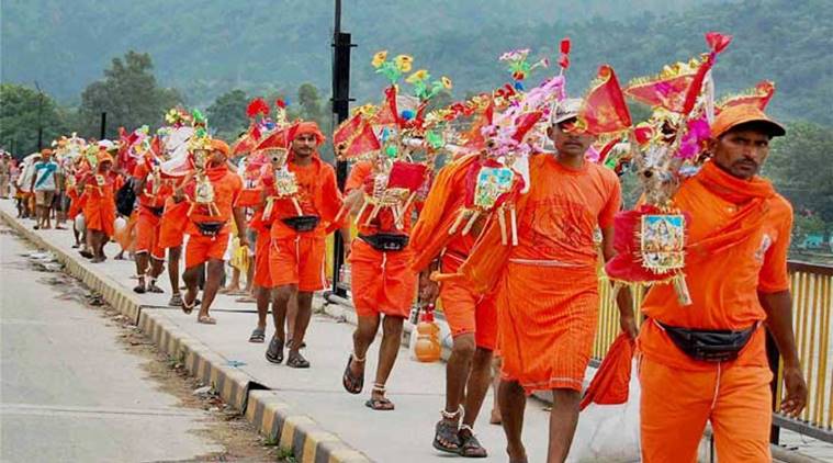 कांवड़ यात्रा में श्रद्धालुओं पर बरसे फूल, सीएम धामी ने हरिद्वार में किया स्वागत कांवड़ यात्रा में श्रद्धालुओं पर बरसे फूल, सीएम धामी ने हरिद्वार में किया स्वागत