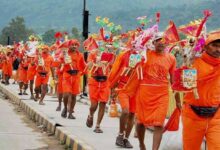 कांवड़ यात्रा में श्रद्धालुओं पर बरसे फूल, सीएम धामी ने हरिद्वार में किया स्वागत