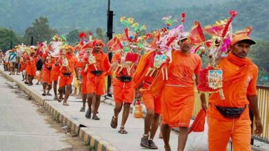 कांवड़ यात्रा में श्रद्धालुओं पर बरसे फूल, सीएम धामी ने हरिद्वार में किया स्वागत कांवड़ यात्रा में श्रद्धालुओं पर बरसे फूल, सीएम धामी ने हरिद्वार में किया स्वागत