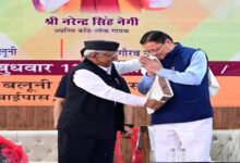Uttarakhand News: CM धामी ने नेगी के गीतों की अंग्रेजी पुस्तक का किया विमोचन, बोले- लोक संस्कृति के पुरोधा हैं नरेंद्र नेगी…..