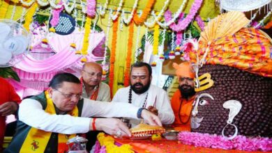Uttarakhand News: हर-हर महादेव के जयघोष से गूंजा देहरादून, धामी ने टपकेश्वर महादेव की भव्य शोभायात्रा का किया शुभारंभ, आस्था के रंग में रंगा शहर… Uttarakhand News: हर-हर महादेव के जयघोष से गूंजा देहरादून, धामी ने टपकेश्वर महादेव की भव्य शोभायात्रा का किया शुभारंभ, आस्था के रंग में रंगा शहर…