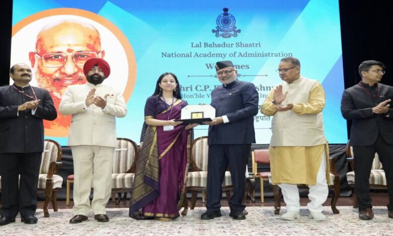 Uttarakhand News: LBSNAA में IAS ट्रेनिंग पूरी, उपराष्ट्रपति ने कहा- विकास का लाभ अंतिम व्यक्ति तक पहुंचाना प्रशासन की जिम्मेदारी….. Uttarakhand News: LBSNAA में IAS ट्रेनिंग पूरी, उपराष्ट्रपति ने कहा- विकास का लाभ अंतिम व्यक्ति तक पहुंचाना प्रशासन की जिम्मेदारी…..