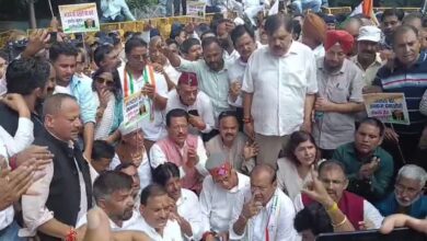 ज्ञानेश कुमार के इस्तीफे की मांग को लेकर कांग्रेस का सचिवालय कूच।