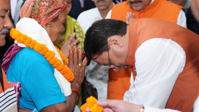 खटीमा गोलीकांड की बरसी पर शहीदों को नमन, सीएम धामी बोले- बलिदानियों के सपनों का उत्तराखंड बनाने को सरकार प्रतिबद्ध