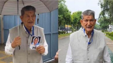 मां की तस्वीर गले में डालकर ईडी कार्यालय पहुंचे हरीश रावत, वीपीडीओ भर्ती मामले में पूछताछ