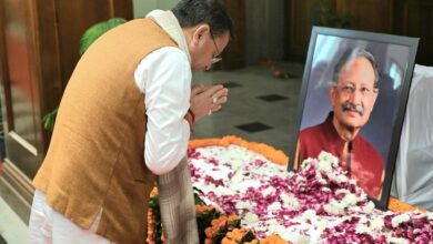 खंडूड़ी और हीरा सिंह बिष्ट को सदन में दी श्रद्धांजलि, कांग्रेस का धरना