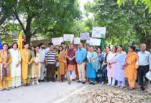 गणेश जोशी ने विद्यार्थियों संग की सफाई, बोले- स्वच्छता को जीवन का हिस्सा बनाएं