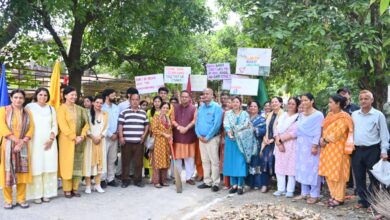 गणेश जोशी ने विद्यार्थियों संग की सफाई, बोले- स्वच्छता को जीवन का हिस्सा बनाएं गणेश जोशी ने विद्यार्थियों संग की सफाई, बोले- स्वच्छता को जीवन का हिस्सा बनाएं