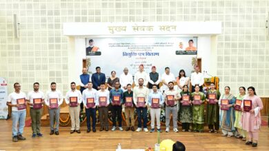 332 नव नियुक्त कार्मिकों को नियुक्ति पत्र, धामी बोले- सेवाभाव से निभाएं जिम्मेदारी