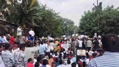मानदेय और मनरेगा मजदूरी बढ़ाने की मांग, ग्राम प्रधानों ने तोड़ी बैरिकेडिंग मानदेय और मनरेगा मजदूरी बढ़ाने की मांग, ग्राम प्रधानों ने तोड़ी बैरिकेडिंग