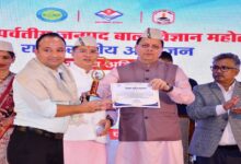 Uttarakhand News- धामी का साइंस मिशन: हर जिले में बनेगा विज्ञान एवं नवाचार केंद्र, हर ब्लॉक में लैब ऑन व्हील्स की तैयारी; STEM लैब्स AI से जुड़ेंगी, 1 करोड़ रुपये का ऐलान…