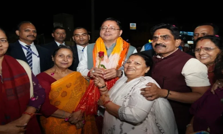 Uttarakhand News: ऋषिकेश में युवाओं ने रोका CM धामी का काफिला, युवा आयोग के गठन को लेकर रखी मांग…